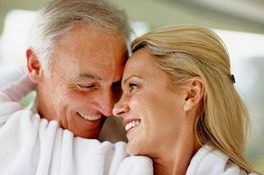 šťastný muž, ktorý zvýšil svoju potenciu po 50